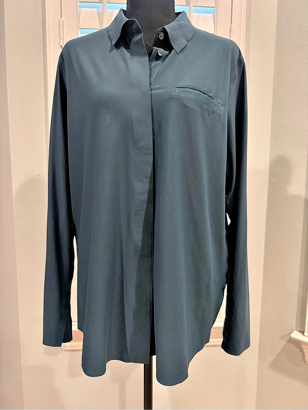 Athleta Women's Nylon Button Down Shirt in Dark Green Size Medium